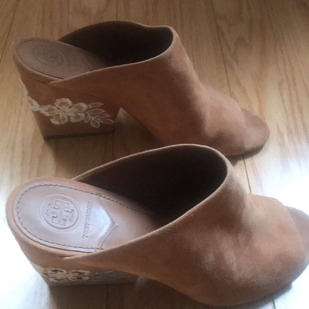 Tory Burch Mules Sz 8.5 Tan suede
